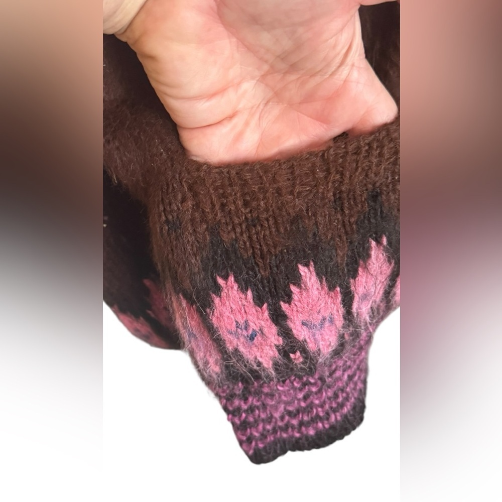 Hand Knit 100% Baby Alpaca wool Cardigan M – Made in Bolivia - Picture 3 of 5